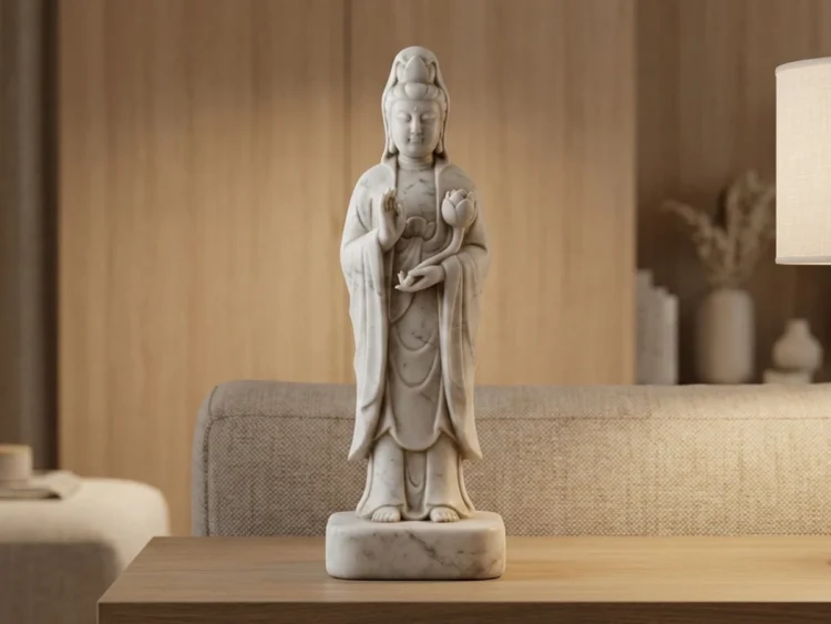 Guanyin Heykeli ile yaşam alanlarınızda Çin mitolojisinin en huzurlu ve şefkatli figürünü canlandırıyoruz. Çünkü bu efsanevi eser, sonsuz merhametin, içsel huzurun ve nezaketin gücünü temsil ediyor. Üstelik Sanatkat atölyelerinde titizlikle hazırladığımız bu figür, sadece bir biblo değildir. Aksine bu parça, dünyadaki acıları duyan ve bilgeliğiyle ruhları aydınlatan kutsal bir varlığın muazzam bir mirasıdır. Soğuk Döküm Mermer ve Zarif Detaylar Üretim sürecimizde ileri teknoloji ile usta zanaatkarlığı birleştiriyoruz. İlk aşamada, Guanyin’in huzur veren yüz ifadesini ve akıcı elbise kıvrımlarını korumak için 3D baskı kullanıyoruz. Bu yöntemle çok hassas bir master model oluşturuyoruz. Ardından, bu model üzerinden yüksek kaliteli silikon kalıplar hazırlıyoruz. Asıl kalite farkımızı ise döküm tekniğimizde ortaya koyuyoruz. Özel hazırladığımız kalıplara birinci sınıf mermer tozu döküyoruz. Bu karışıma dayanıklı polyester ekliyoruz. Soğuk döküm mermer tekniği, ürünümüze gerçek bir mermer ağırlığı kazandırıyor. Sonuç olarak ürettiğimiz bu sanatsal dekor objesi, pürüzsüz ve asil bir doku sunuyor. Dayanıklı yapısıyla yıllar boyunca formunu koruyor. Dekorasyonda Huzur Veren Bir Odak Noktası Bu görkemli heykel, her türlü iç mekan tasarımında hayranlık uyandırıyor. Örneğin; ürünü şık bir dekoratif masaüstü biblo olarak meditasyon köşenizde veya ofisinizde sergileyebilirsiniz. Ya da salonunuzda uzakdoğu mitolojik bibloları arasında konumlandırabilirsiniz. Sanat tutkunları için bu parça, çin mitolojisi heykelleri koleksiyonunuzun en prestijli üyesi olacaktır. Ayrıca bu eserimiz, asya mitolojisi dekor objeleri koleksiyonumuzun en saygın modelleri arasında yer alıyor. Üstelik sevdikleriniz için çok değerli bir hediyelik eşya alternatifi sunuyoruz. Eğer huzur ve şans taşıyan bir hediyelik obje arayışındaysanız, bu heykel kesinlikle doğru tercihtir. Merhamet Tanrıçasından Sanat Tarihine Duaların koruyucusu olan Guanyin (Kwan Yin), Uzakdoğu inancında kutsal bir semboldür. Bu nedenle blog sayfamızdaki Çin Mitolojisi ve Efsaneleri yazımızı okuyabilirsiniz. Bu yazıda kadim doğu efsaneleri hakkında derin bilgiler bulabilirsiniz. Ayrıca çin efsanevi figürleri kategorimizi ziyaret edebilirsiniz. Sanatkat.com olarak her detayda mükemmelliği hedefliyoruz. Bu heykel, diğer sanatsal objelerle yan yana geldiğinde mekanınıza ruhsal bir derinlik katacaktır.