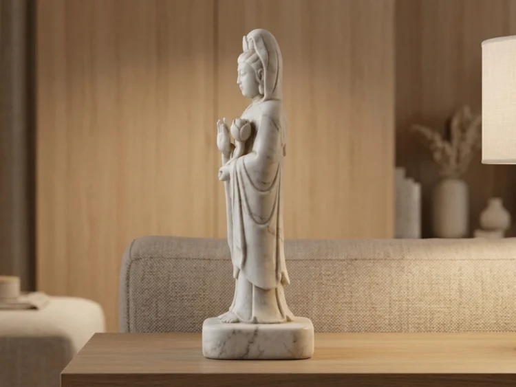 Guanyin Heykeli ile yaşam alanlarınızda Çin mitolojisinin en huzurlu ve şefkatli figürünü canlandırıyoruz. Çünkü bu efsanevi eser, sonsuz merhametin, içsel huzurun ve nezaketin gücünü temsil ediyor. Üstelik Sanatkat atölyelerinde titizlikle hazırladığımız bu figür, sadece bir biblo değildir. Aksine bu parça, dünyadaki acıları duyan ve bilgeliğiyle ruhları aydınlatan kutsal bir varlığın muazzam bir mirasıdır. Soğuk Döküm Mermer ve Zarif Detaylar Üretim sürecimizde ileri teknoloji ile usta zanaatkarlığı birleştiriyoruz. İlk aşamada, Guanyin’in huzur veren yüz ifadesini ve akıcı elbise kıvrımlarını korumak için 3D baskı kullanıyoruz. Bu yöntemle çok hassas bir master model oluşturuyoruz. Ardından, bu model üzerinden yüksek kaliteli silikon kalıplar hazırlıyoruz. Asıl kalite farkımızı ise döküm tekniğimizde ortaya koyuyoruz. Özel hazırladığımız kalıplara birinci sınıf mermer tozu döküyoruz. Bu karışıma dayanıklı polyester ekliyoruz. Soğuk döküm mermer tekniği, ürünümüze gerçek bir mermer ağırlığı kazandırıyor. Sonuç olarak ürettiğimiz bu sanatsal dekor objesi, pürüzsüz ve asil bir doku sunuyor. Dayanıklı yapısıyla yıllar boyunca formunu koruyor. Dekorasyonda Huzur Veren Bir Odak Noktası Bu görkemli heykel, her türlü iç mekan tasarımında hayranlık uyandırıyor. Örneğin; ürünü şık bir dekoratif masaüstü biblo olarak meditasyon köşenizde veya ofisinizde sergileyebilirsiniz. Ya da salonunuzda uzakdoğu mitolojik bibloları arasında konumlandırabilirsiniz. Sanat tutkunları için bu parça, çin mitolojisi heykelleri koleksiyonunuzun en prestijli üyesi olacaktır. Ayrıca bu eserimiz, asya mitolojisi dekor objeleri koleksiyonumuzun en saygın modelleri arasında yer alıyor. Üstelik sevdikleriniz için çok değerli bir hediyelik eşya alternatifi sunuyoruz. Eğer huzur ve şans taşıyan bir hediyelik obje arayışındaysanız, bu heykel kesinlikle doğru tercihtir. Merhamet Tanrıçasından Sanat Tarihine Duaların koruyucusu olan Guanyin (Kwan Yin), Uzakdoğu inancında kutsal bir semboldür. Bu nedenle blog sayfamızdaki Çin Mitolojisi ve Efsaneleri yazımızı okuyabilirsiniz. Bu yazıda kadim doğu efsaneleri hakkında derin bilgiler bulabilirsiniz. Ayrıca çin efsanevi figürleri kategorimizi ziyaret edebilirsiniz. Sanatkat.com olarak her detayda mükemmelliği hedefliyoruz. Bu heykel, diğer sanatsal objelerle yan yana geldiğinde mekanınıza ruhsal bir derinlik katacaktır.
